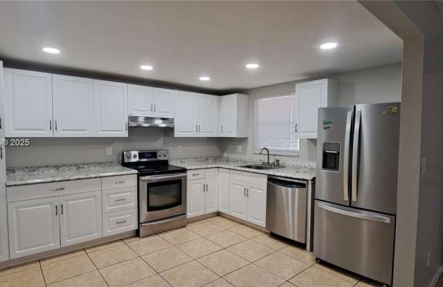 4522 SW 54th photos photos