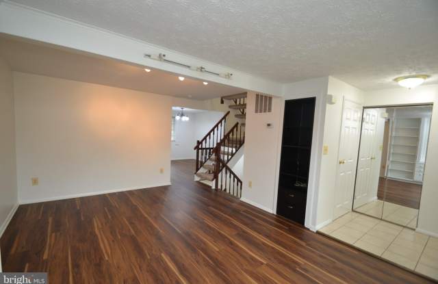7985 TYSON OAKS Circle Gallery 4