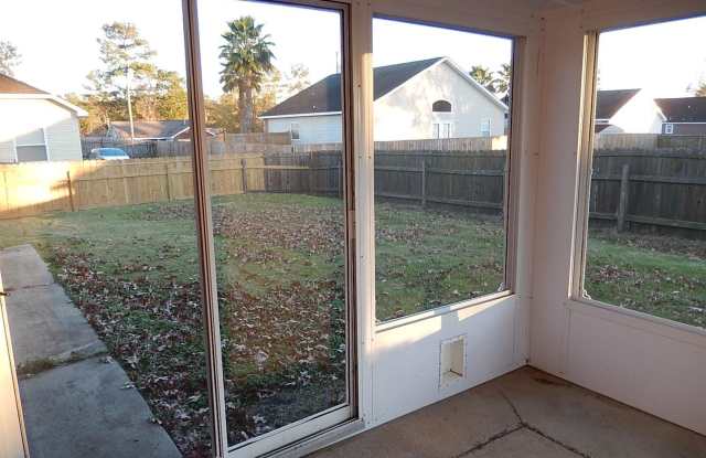 GORGEOUS Midway 3/2 w/ Fenced Yard, Screened Porch, Granite Counters, Garage  More! Avail September 1st for $1675/month! photos photos