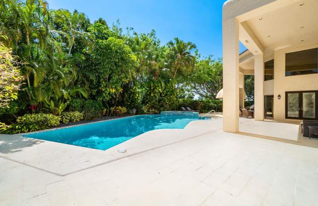 17046 Royal Cove Way Gallery 4