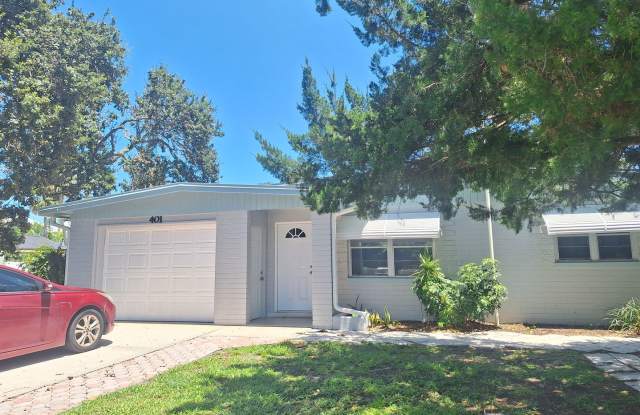 NSB BEACHSIDE - WALK TO FLAGLER AVE! - 401 South Pine Street, New Smyrna Beach, FL 32169