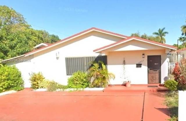 2231 SW 14th St photos photos