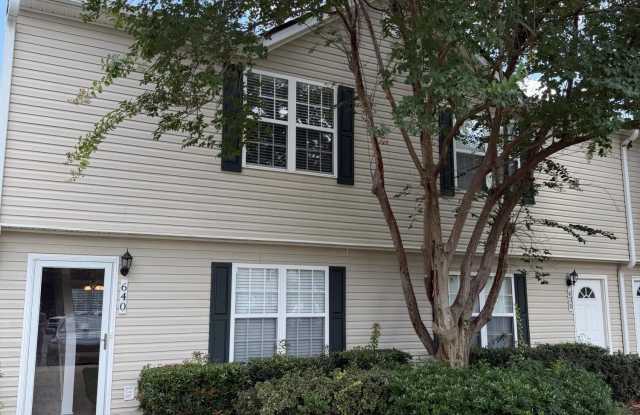 640 Date Palm Circle Gallery 2
