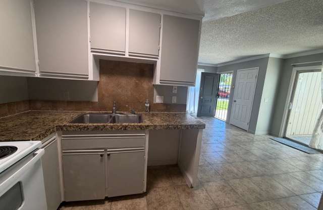 Parkway Gardens Condo Gallery 1
