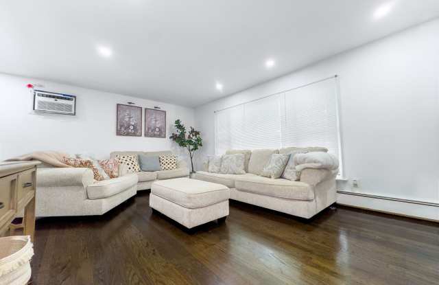 50 Creeping Hemlock Drive Gallery 4
