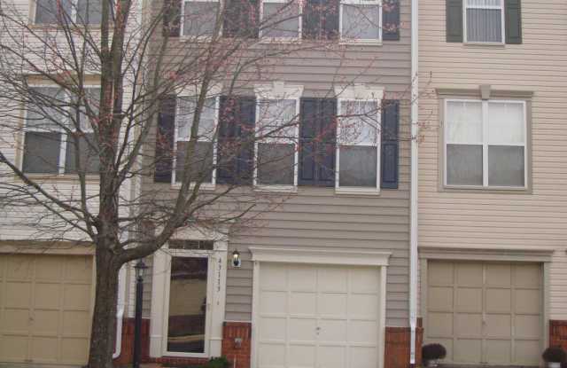 43113 AUTUMNWOOD SQUARE Gallery 2