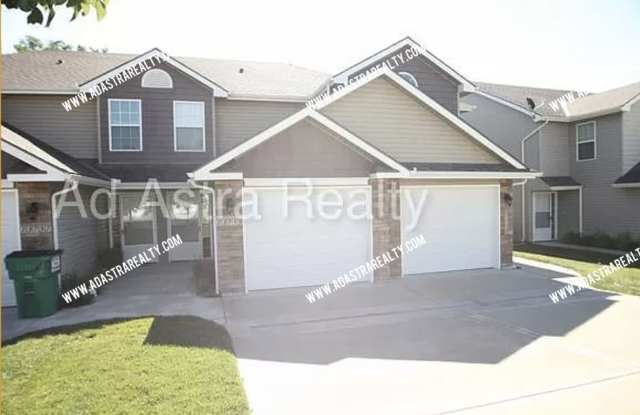 Beautiful Townhome in Platte City-Available in AUGUST!! photos photos