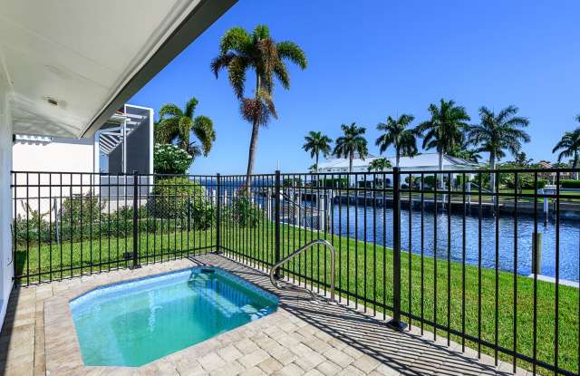 QUINTESSENTIAL WATERFRONT RENTAL WITH SAILBOAT ACCESS Gallery 4
