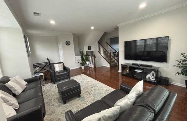 301 Pointe View Drive Gallery 3