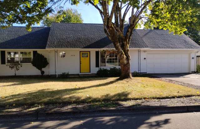 Ideal Hillsboro Location 2 Level Home with Large Fenced Yard, Covered Patio 1 or 2 Pets Welcome photos photos