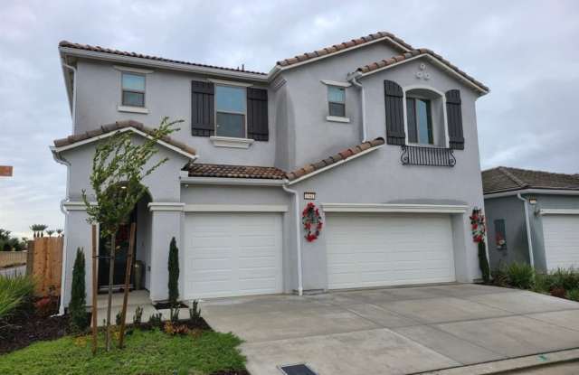 Spacious 3BR , 2,335 SqFt House in North Fresno Across Woodward Park photos photos