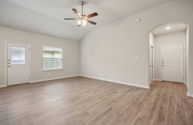 2 Weeks Free! Beautiful 3-Bedroom Home with Open Floor Plan & Private Backyard in New Braunfels Gallery 3