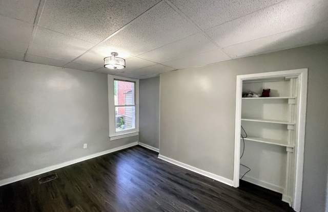 5 bed 2 bath - all updated South Oakland, central air, in house laundry - 3232 Dawson Street, Pittsburgh, PA 15213