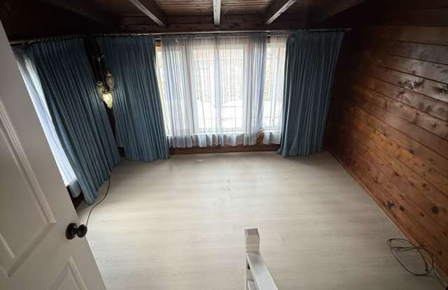 17157 Mackay Street Gallery 3