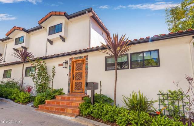 Must see this luxurious short-term, furnished, 3 bedroom + 3 bathroom rental home photos photos