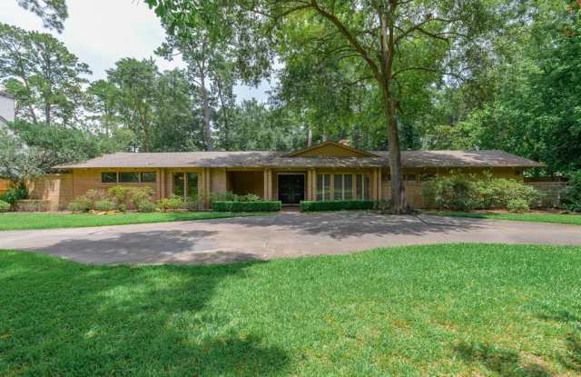 526 Trails End Street - 526 Trails End St, Hunters Creek Village, TX 77024