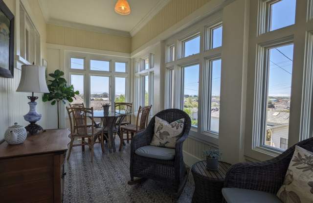 Furnished spacious 2/1 historic home in downtown Arcata photos photos