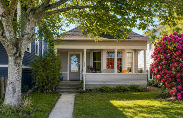 2 Bedroom House Within Moments of Downtown and WWU photos photos