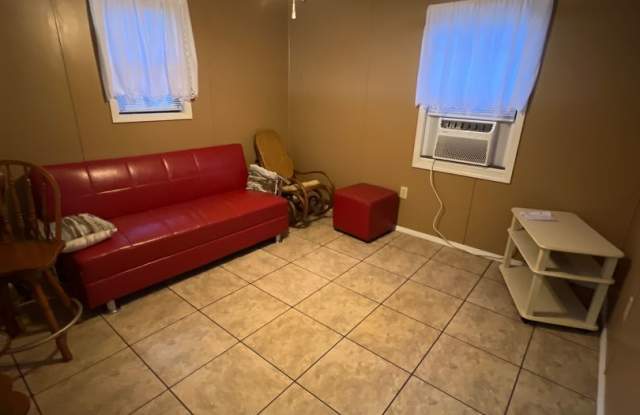 Cute one-bedroom, one-bathroom house Gallery 3