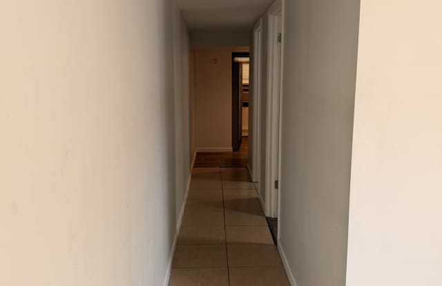 509 North Perry Street - 507 Gallery 4