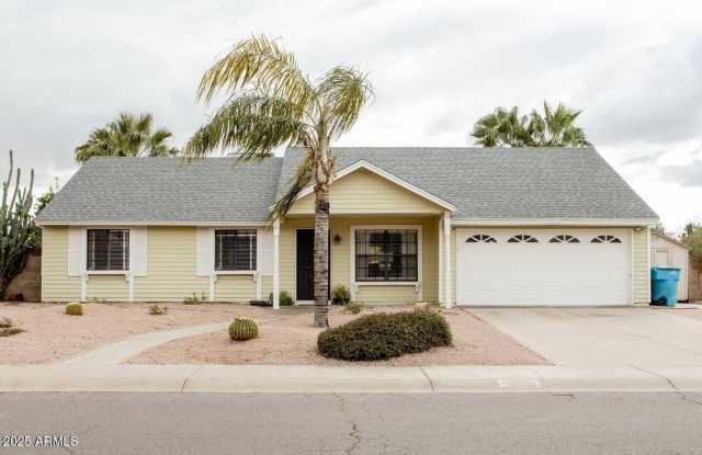 6533 E Grandview Drive Gallery 2
