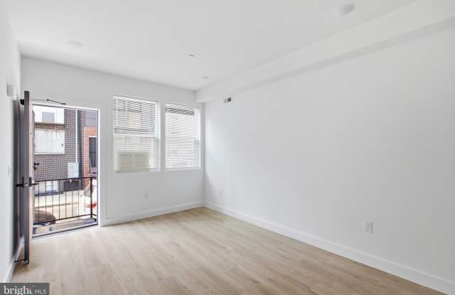 1027 W ARIZONA Street Gallery 2