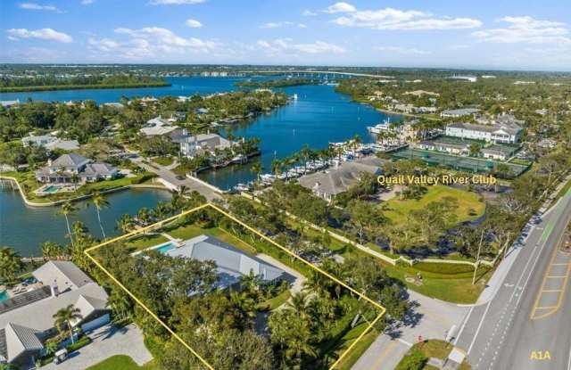 2207 Cove Drive Gallery 1