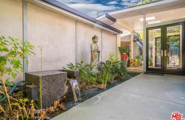 1108 LAUREL Way Gallery 2