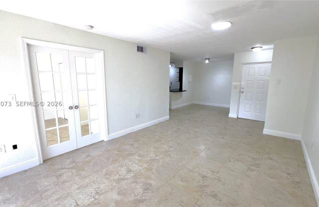 2841 N Oakland Forest Dr Gallery 4