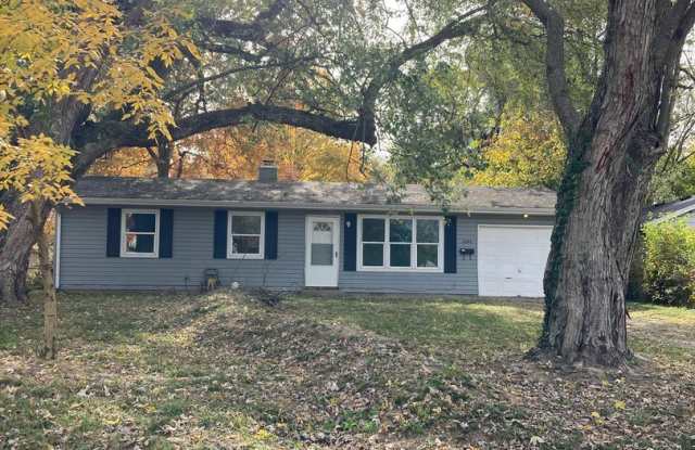 Spacious 3 bedroom, 1 bath home in quiet neighborhood - 2044 Beverly Court, Anderson, IN 46011