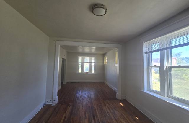 4458 Penrose Street Gallery 2