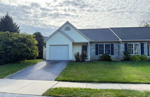 2 Bedroom 2 Bathroom Townhome In Warwick Township - Walking Distance of Lititz Ephrata Rail Trail photos photos