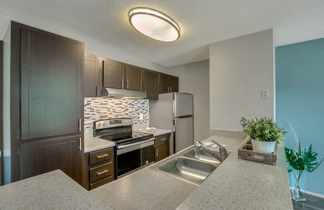 Lakeside Central Apartments Gallery 3