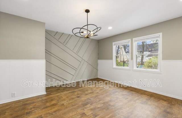 713 NW 6th St - 713 Northwest 6th Street, Bentonville, AR 72712