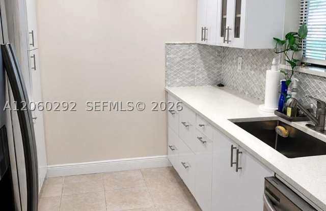 9568 SW 1st Ct Gallery 2