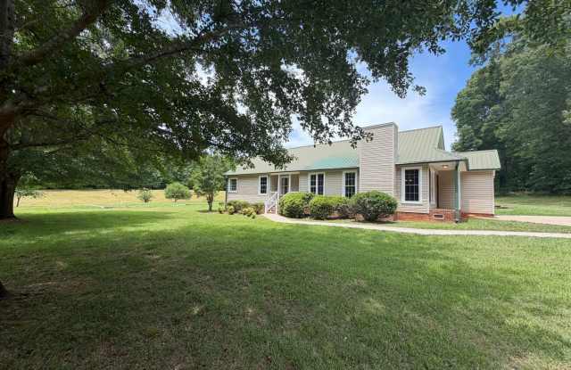 Exclusively Offered By Muse Realty Rentals, LLC Gallery 3