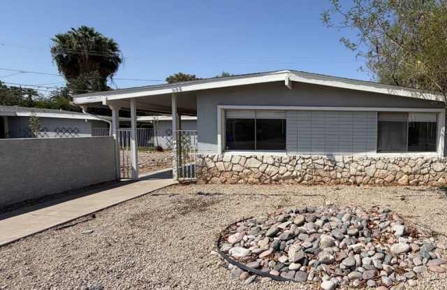 Spacious...Melrose District 2 bed with Private yard! Move in Specials.... Gallery 1