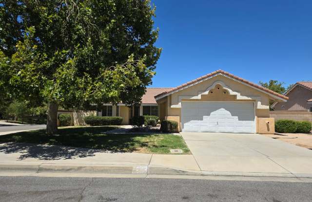 4375 Portola Dr Palmdale CA 93551 photos photos