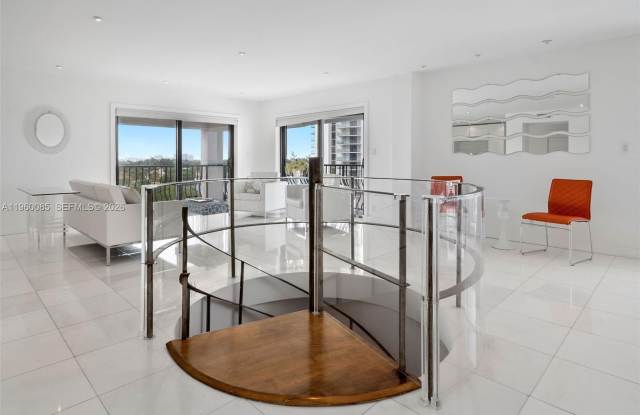 5415 Collins Ave photos photos