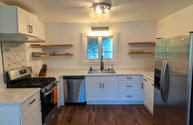 405 North Cloverdale Boulevard photos photos