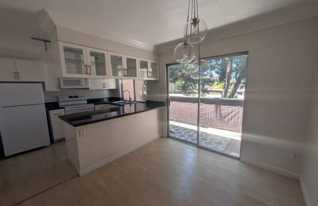 2 Bedroom with Balcony & Unbeatable Mission Valley Location! Gallery 3
