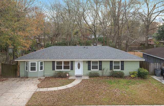 Spacious and Convenient Location! 3 Bedroom, 1.5 Bathroom off of Siegen and Perkins! photos photos