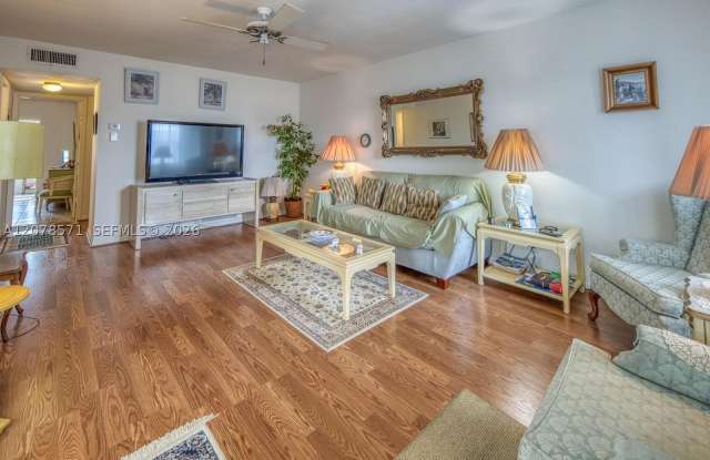 2440 W Lake Osborne Dr Gallery 2