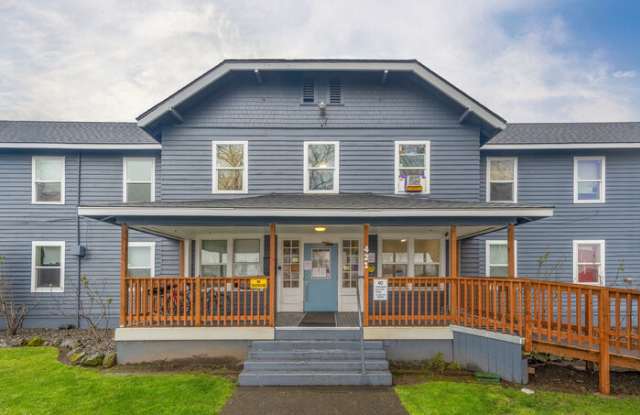 421 Oregon Way - 421 Oregon Way, Longview, WA 98632
