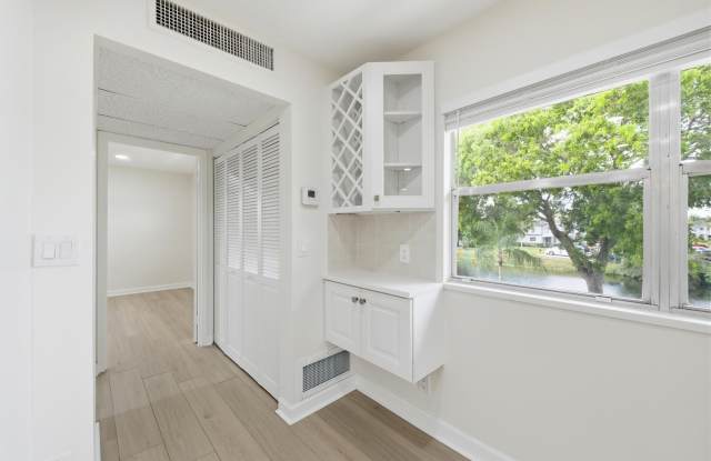 670 MONACO Court N Gallery 4