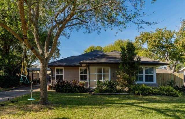 452 Delaine Drive photos photos