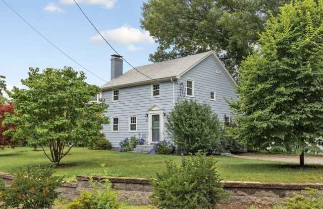 14 Evergreen Ave - 14 Evergreen Avenue, Newton, MA 02466
