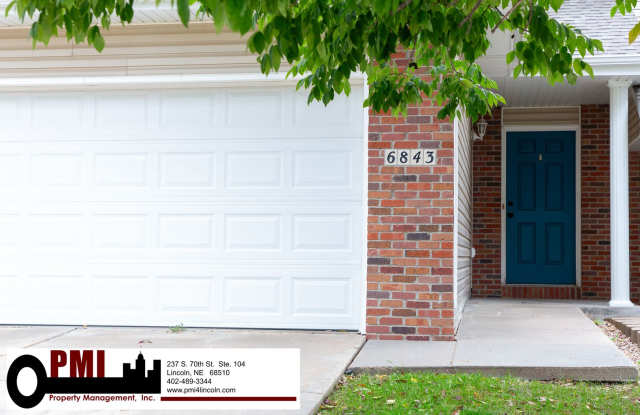 3 Bedroom 2.5 Bath in South Lincoln Available Now! Gallery 1