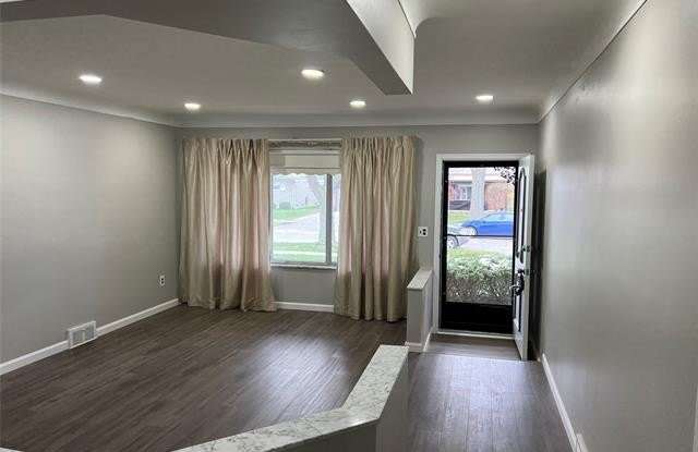 32403 LANCASTER Drive Gallery 4