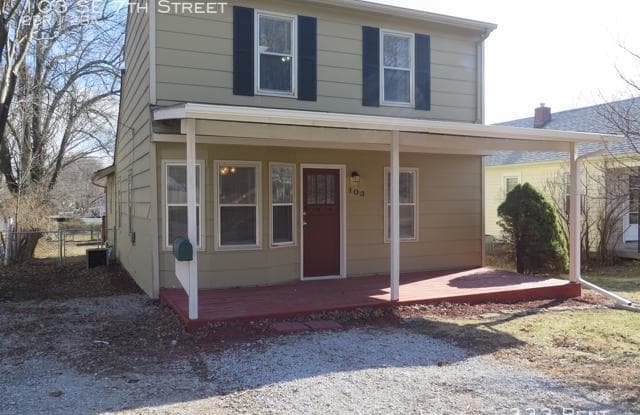 103 SE 7th Street - 103 Southeast 7th Street, Lee's Summit, MO 64063